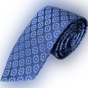 Silk tie with navy and light blue florets